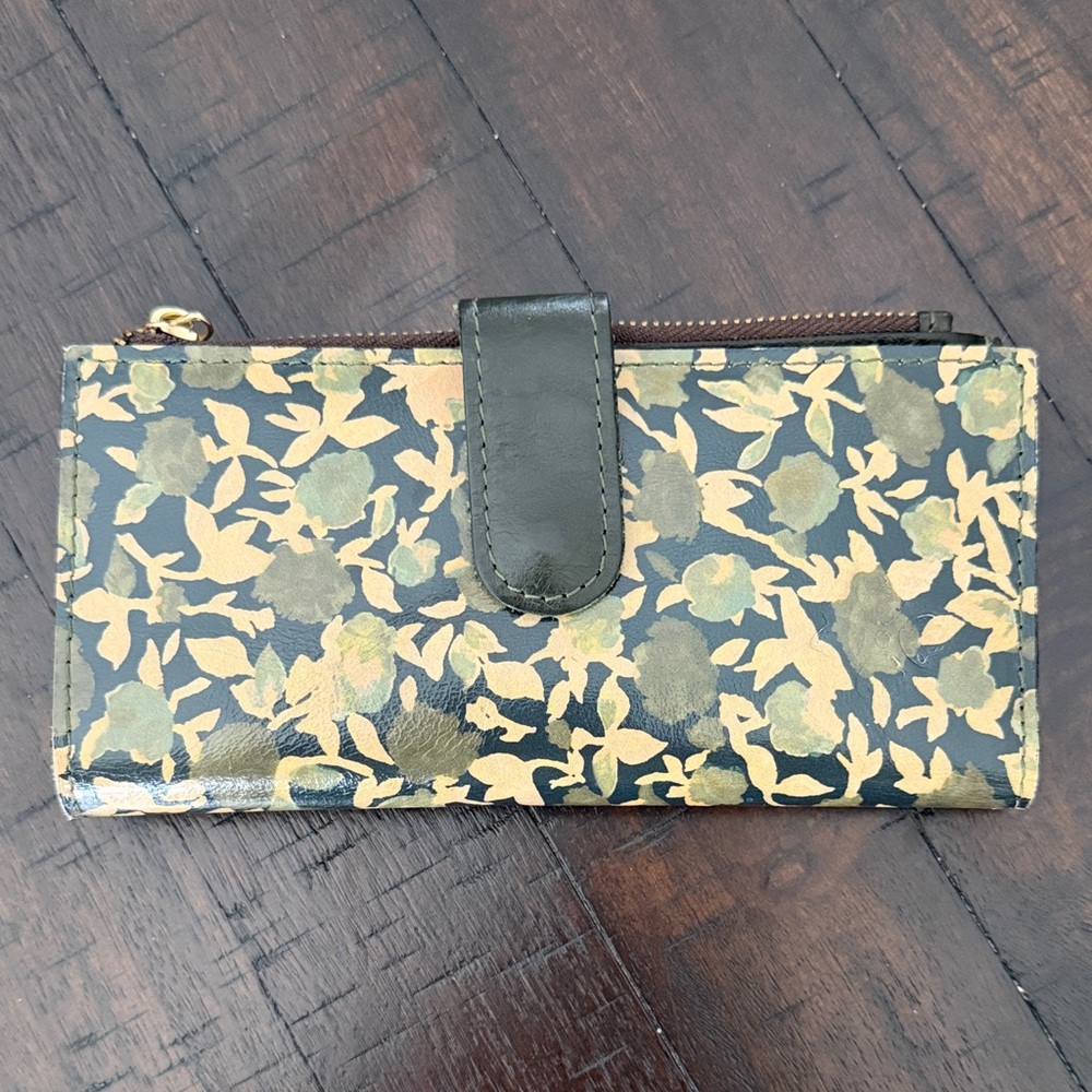 Patricia Nash Classic Olive Grove Leather wallet